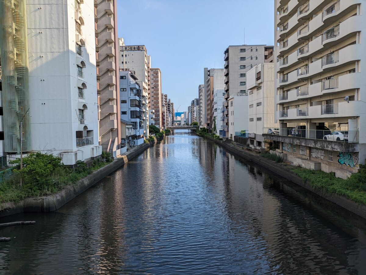 新堀川沿いの風景